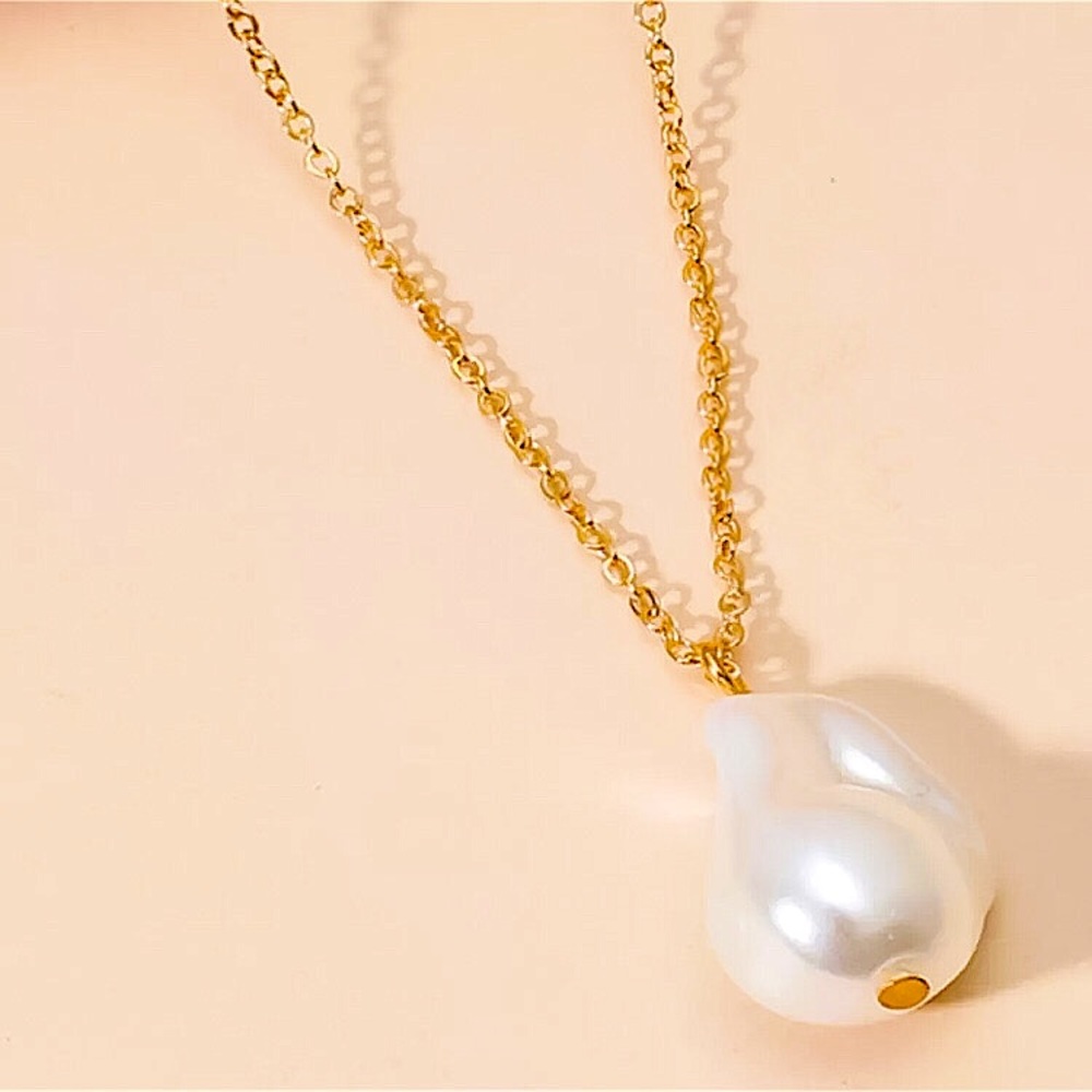 ⚜️[𝟯/$𝟭𝟴]⚜️Big White Pearl Minimalist Choker NEW - Picture 3 of 8